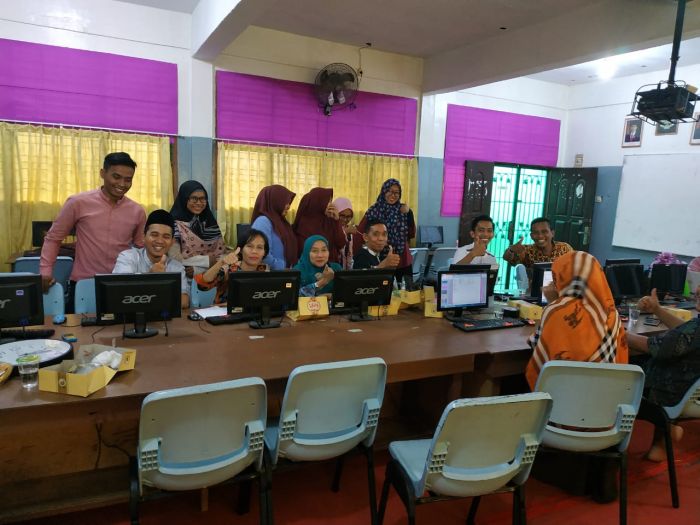 Dosen Prodi EP Umri adakan Pelatihan Statistik di SMK PGRI Pekanbaru