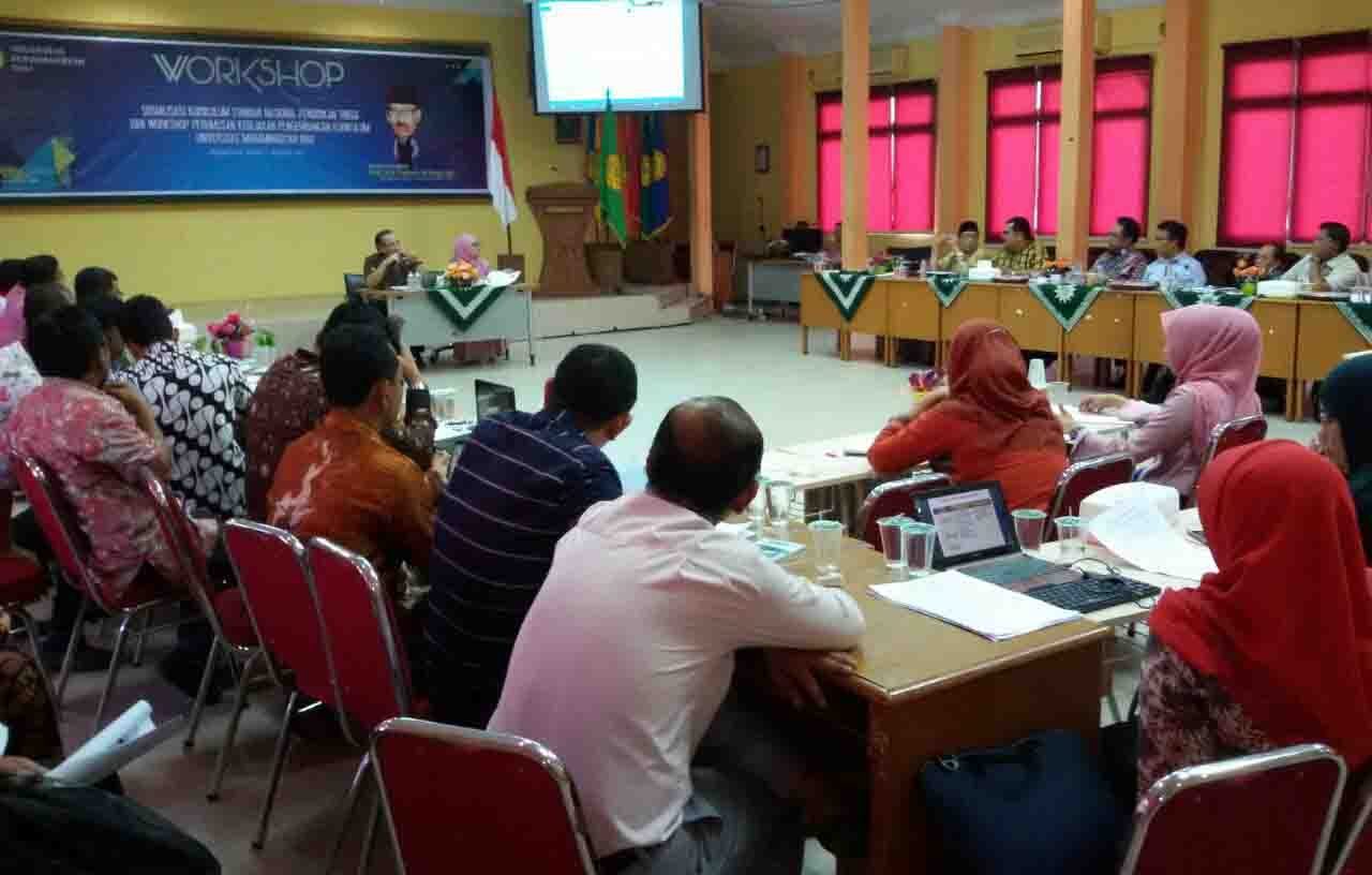 Foto-Bersama-Pimpinan-UMRI-dan-jajaran-PW-Muhammadiyah-Riau-di-sela-sela-Workhsop-KKNI