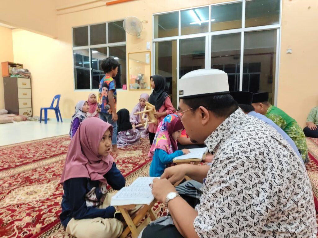 Dari Masjid ke Menara Ilmu: Perjalanan Hidup H. Abunawas, S.Ag., MM (Sebuah kisah perjuangan dari lantai masjid menuju menara ilmu di negeri seberang)