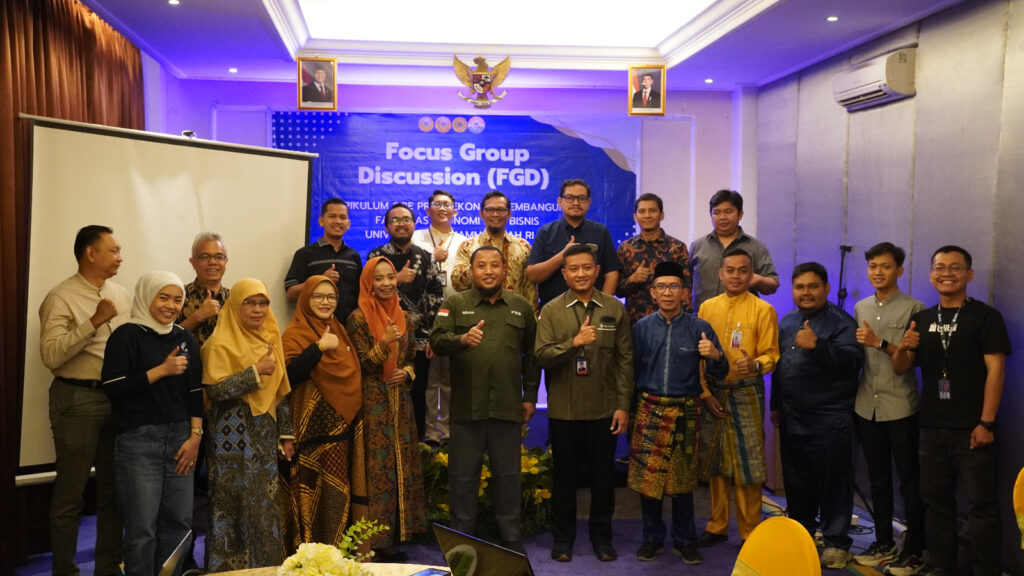 Prodi Ekonomi Pembangunan FEB UMRI Gelar FGD Pengembangan Kurikulum Berbasis OBE